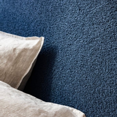 zoom sur la matière tissu bouclette de coloris bleu marine