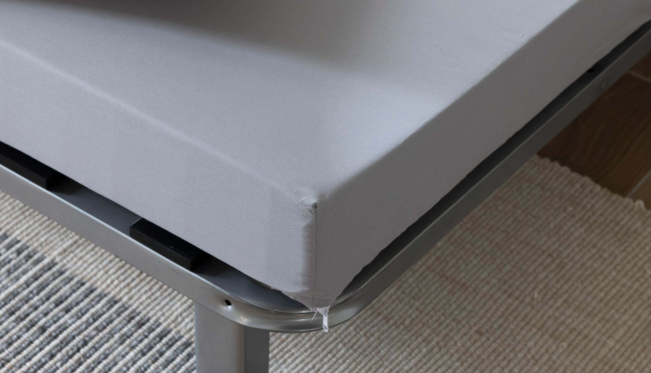 Zoom sur le coutil du matelas BZ Le Reposant de Terre de Nuit