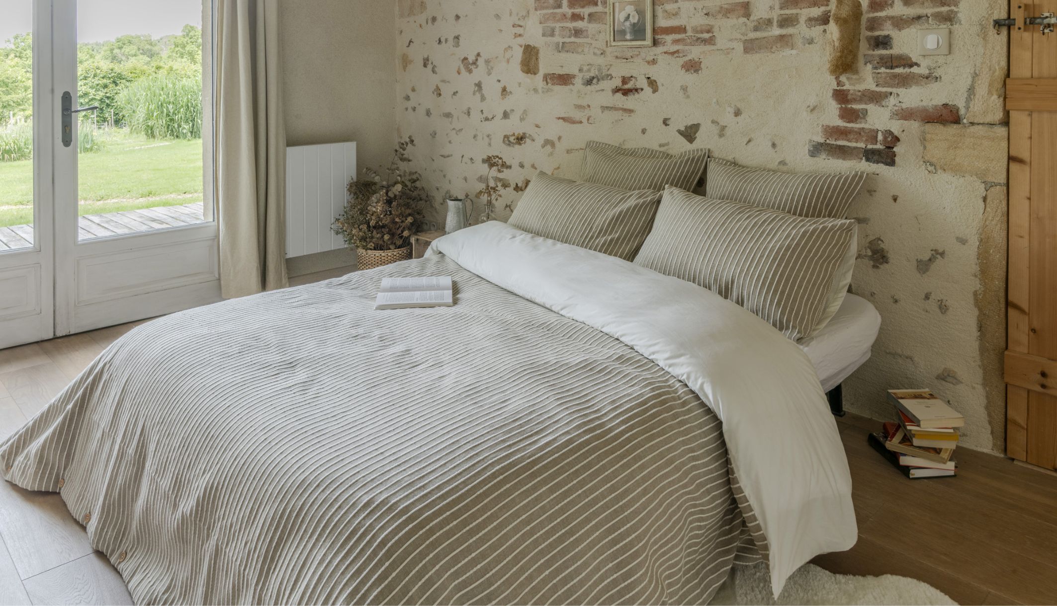 Housse de couette Dune en coton texturé dans une chambre bohéme