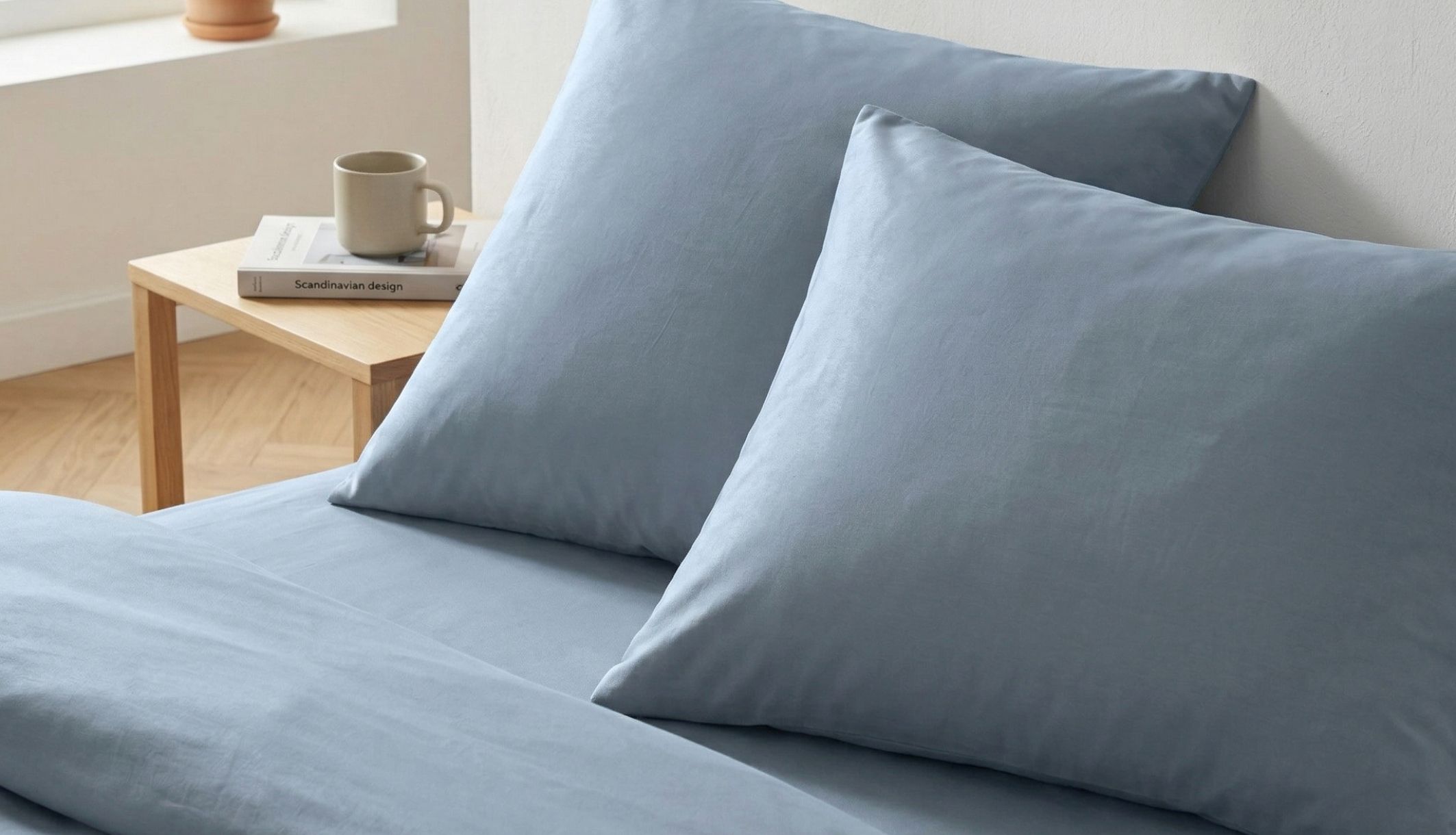 Chambre moderne avec parure bambou et coton lavé coloris bleu