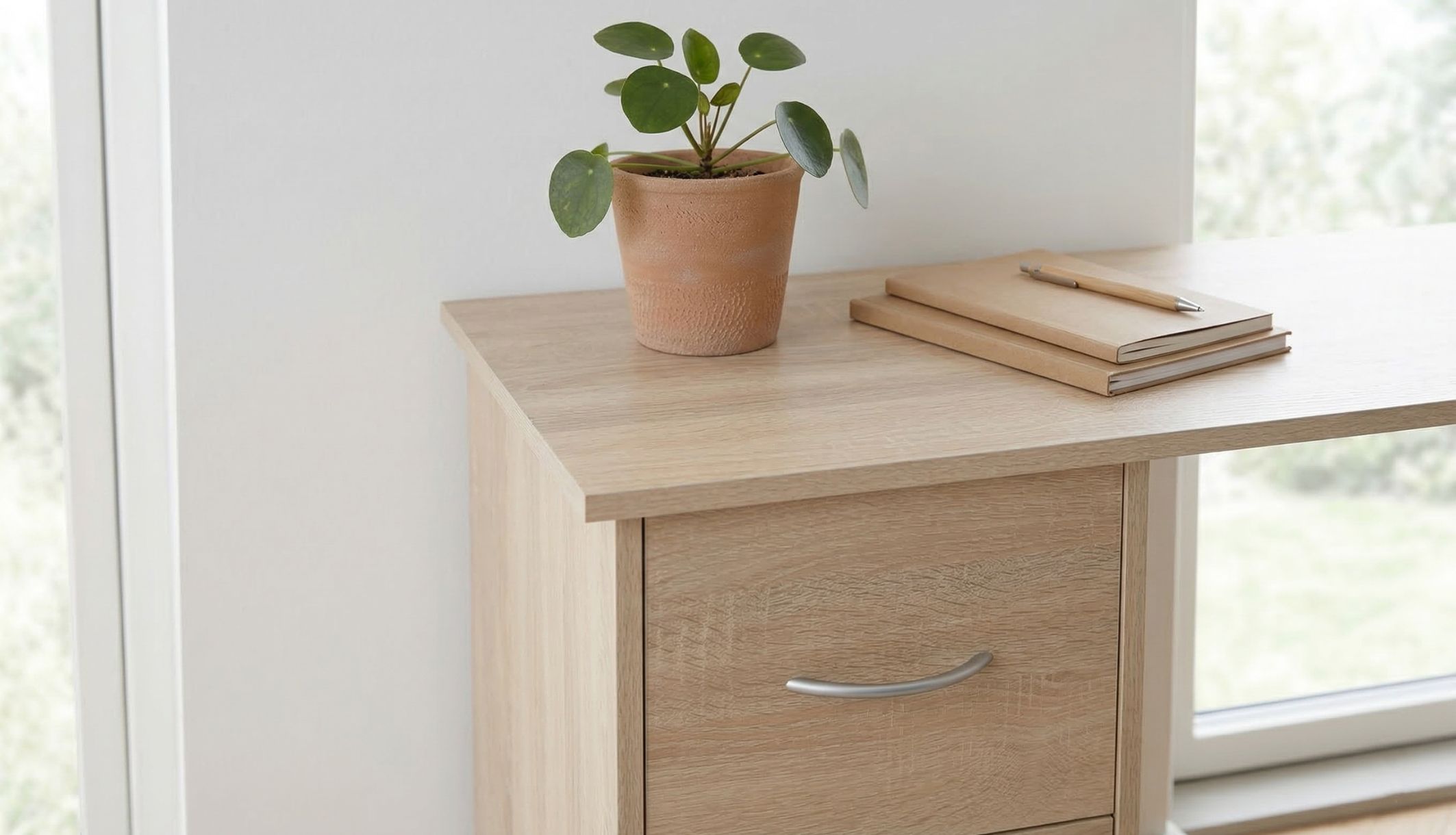 Zoom sur la robustesse du bureau bois Terre de Nuit