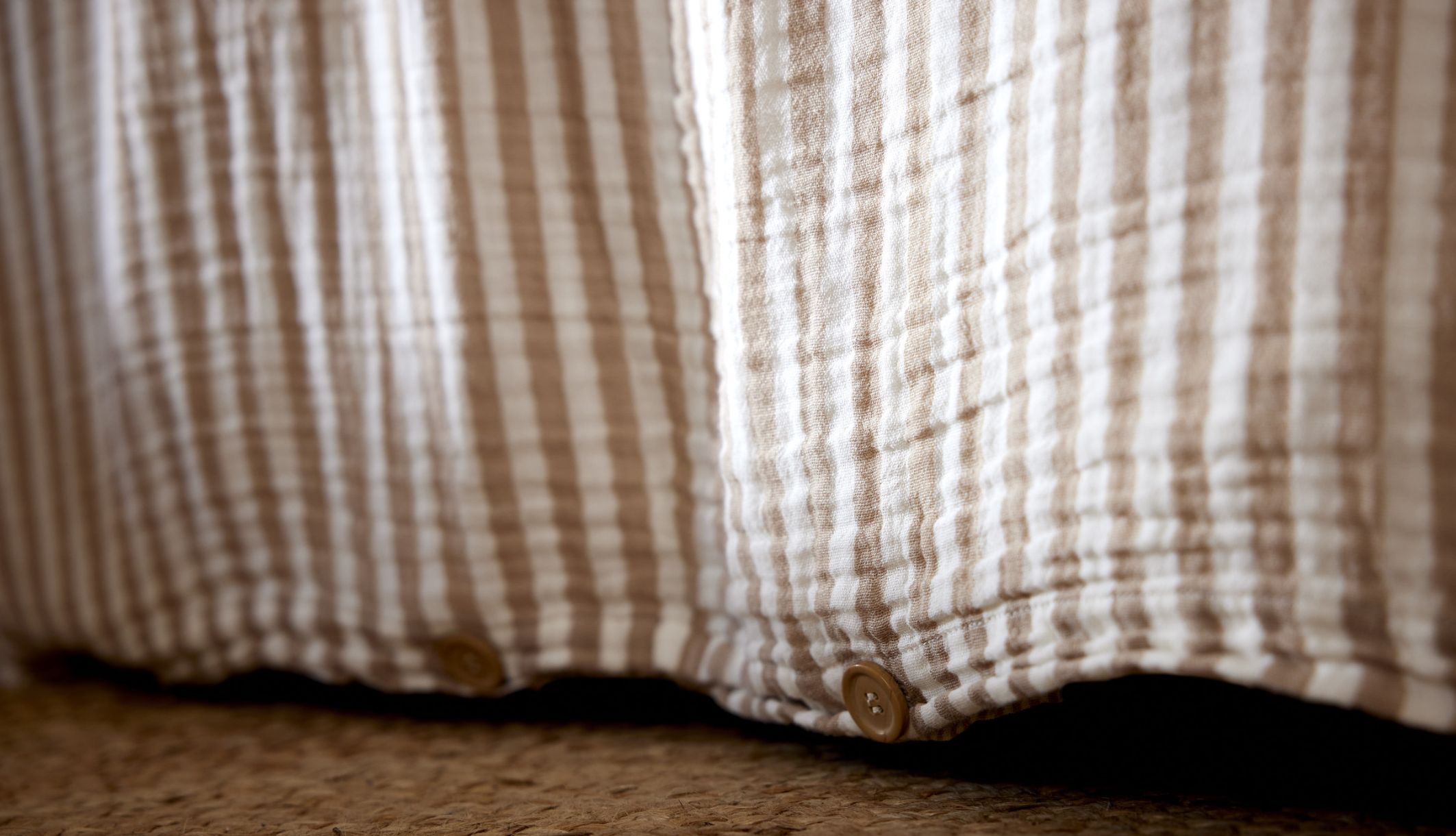 Zoom sur la finition boutons de la housse de couette