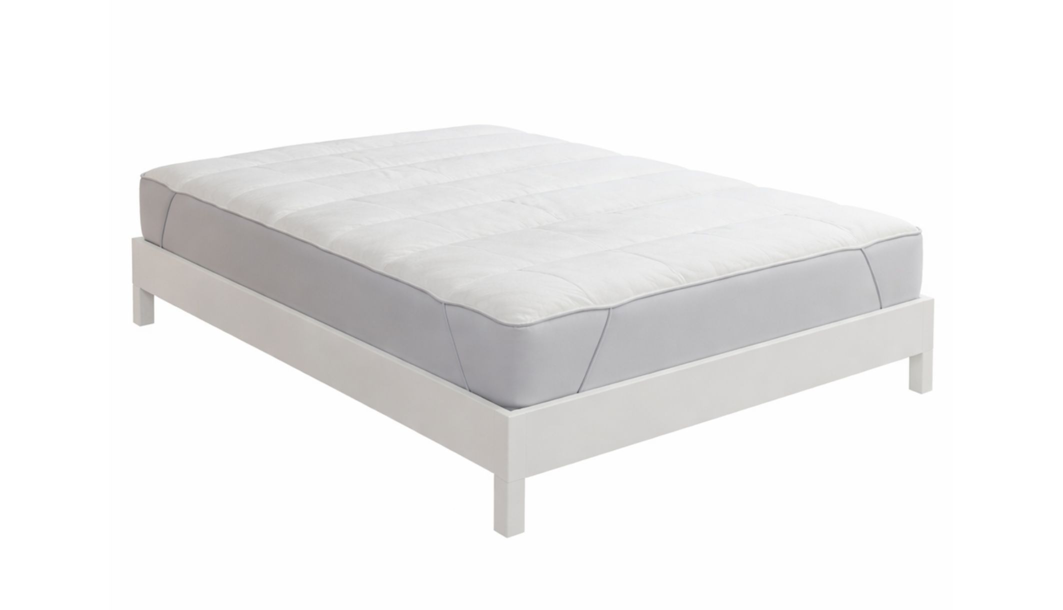 Surmatelas microfibre au toucher doux sur fond blanc