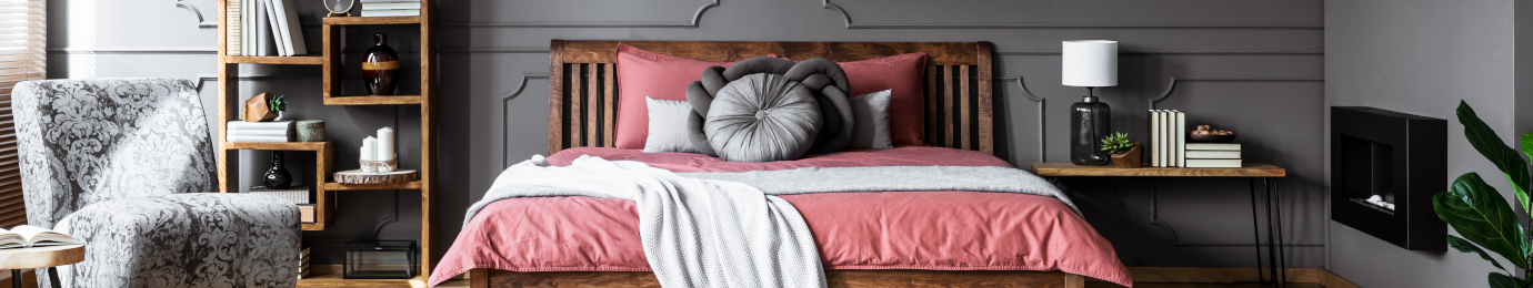 Chambre cosy avec tête de lit en bois Chambre cosy avec tête de lit en bois
