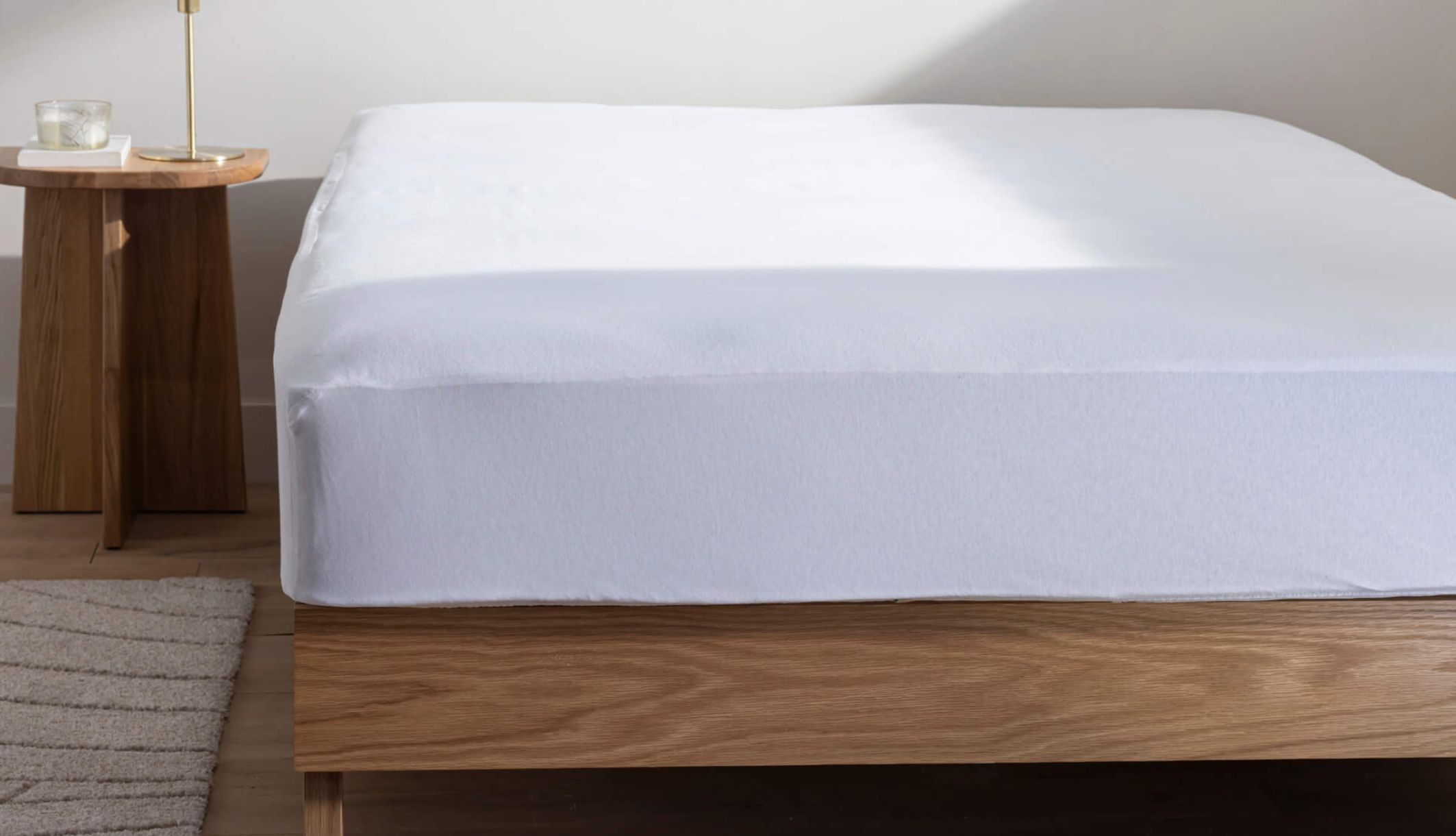 Protège matelas Someo imperméable installé sur un lit