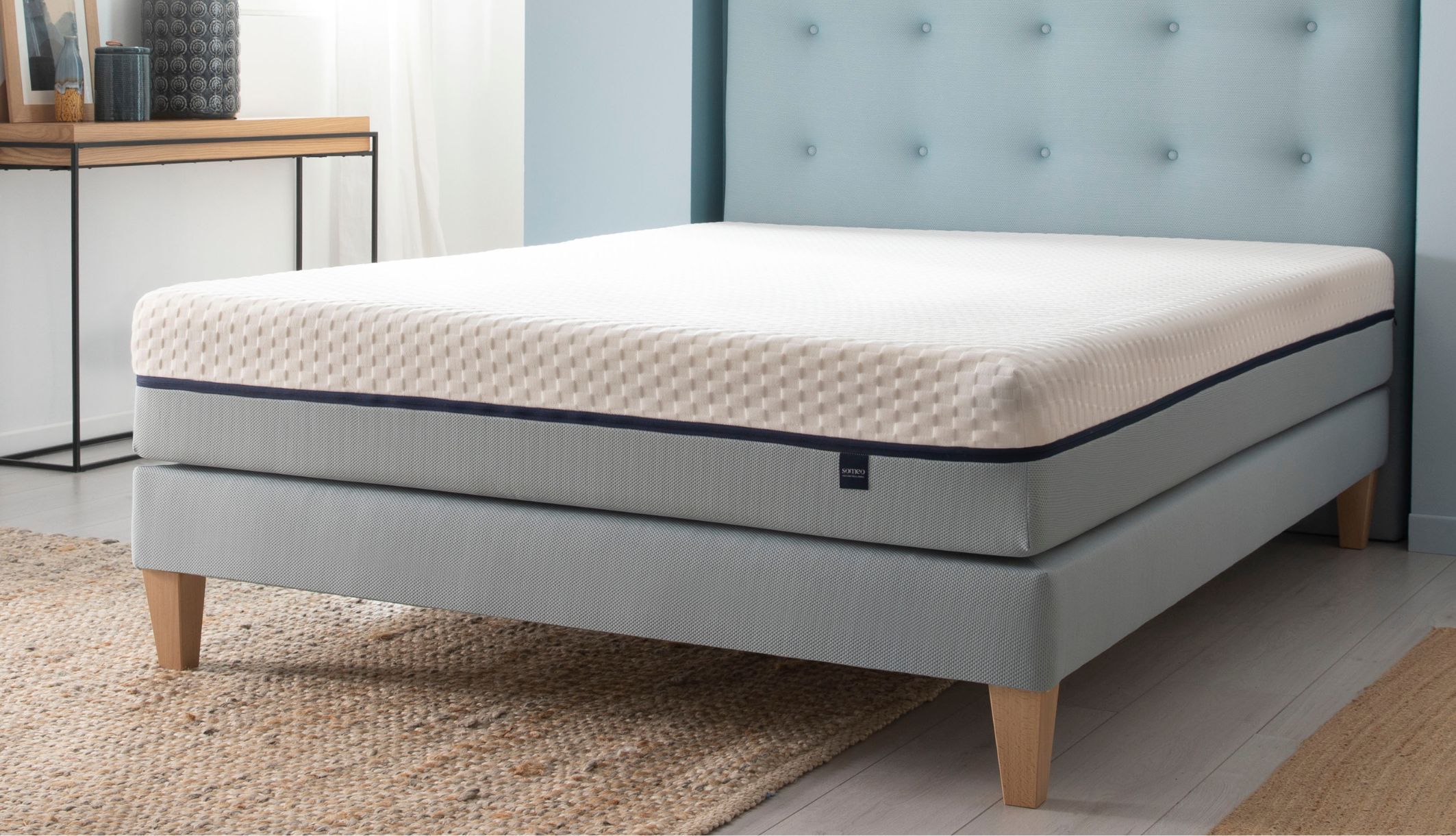 Sommier Constellation installé dans une chambre moderne avec un matelas