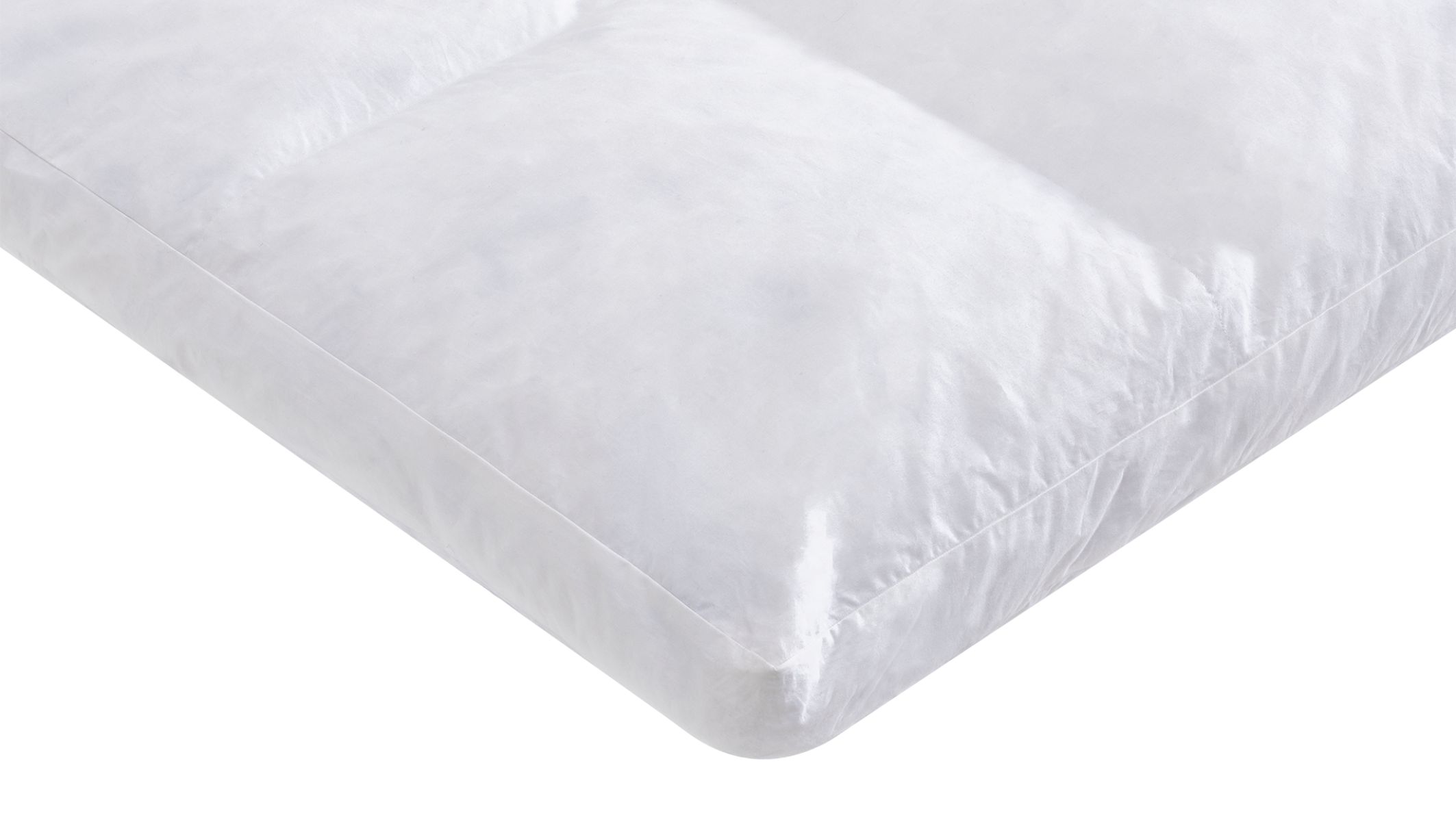 Surmatelas à duvet et plume de canard sur un fond blanc